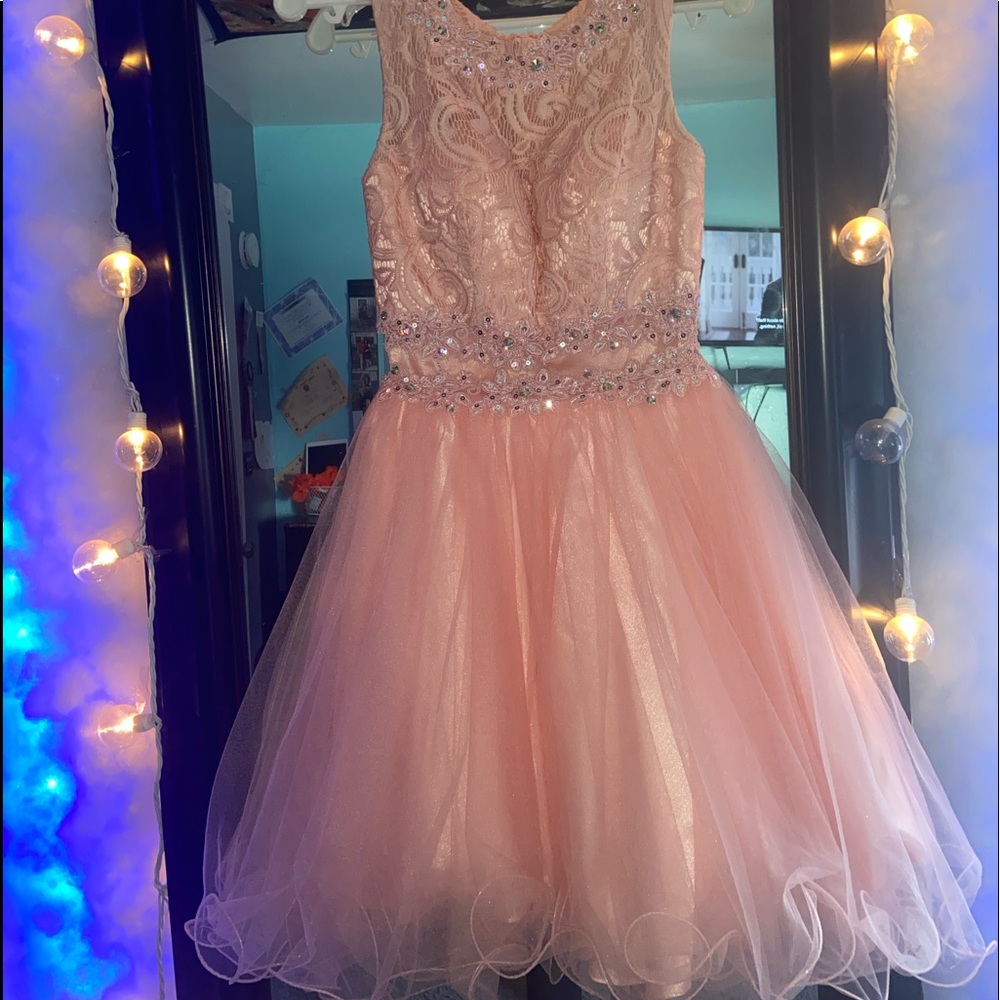homecoming dress (never worn) xs -tight fit towards top area (light pink)